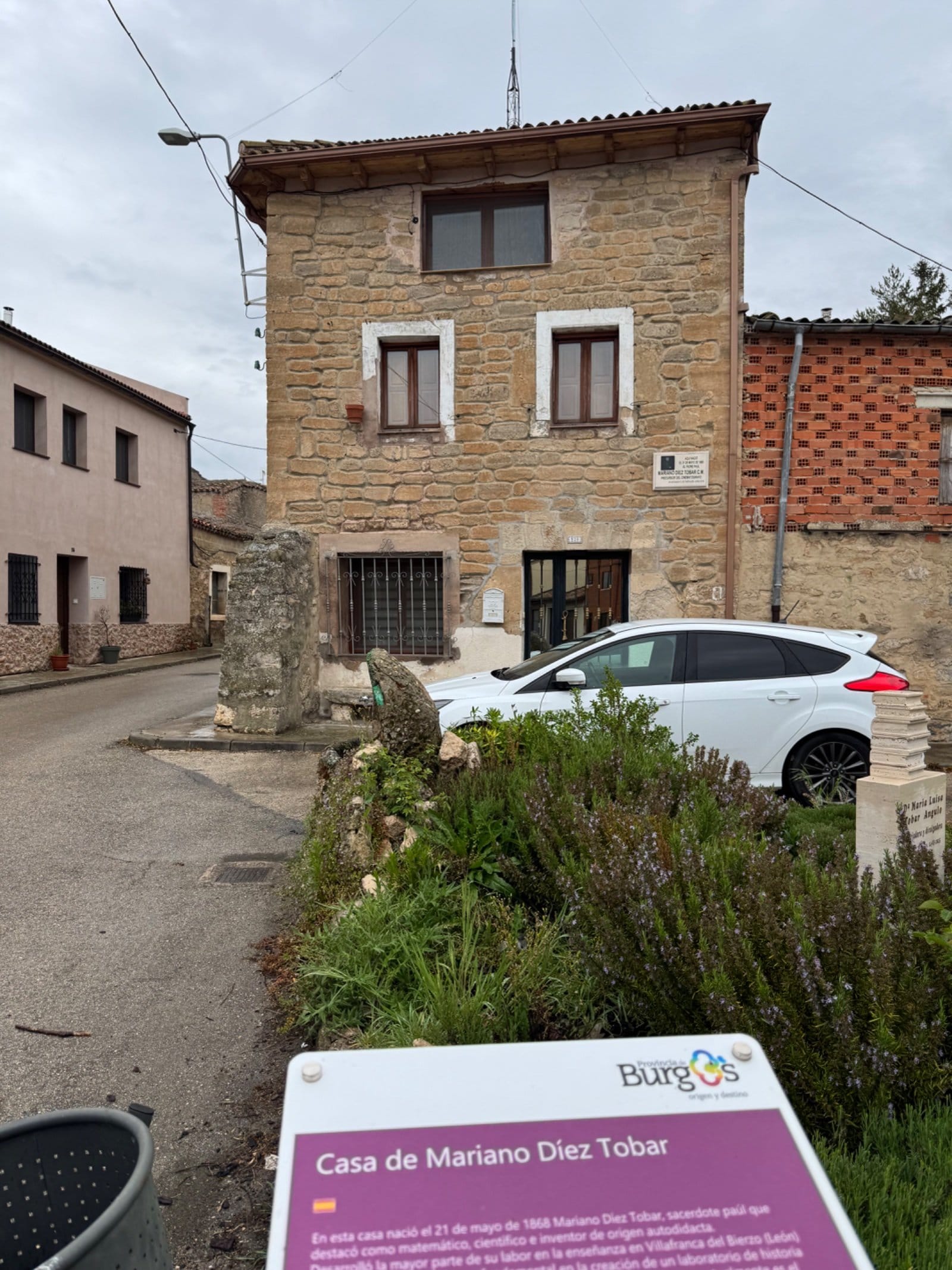 Casa de Mariano Díez Tobar stone house in Tardajos