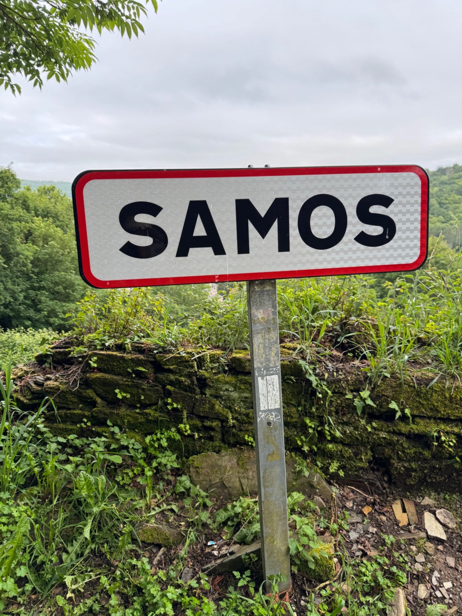 Town sign marking arrival in Samos