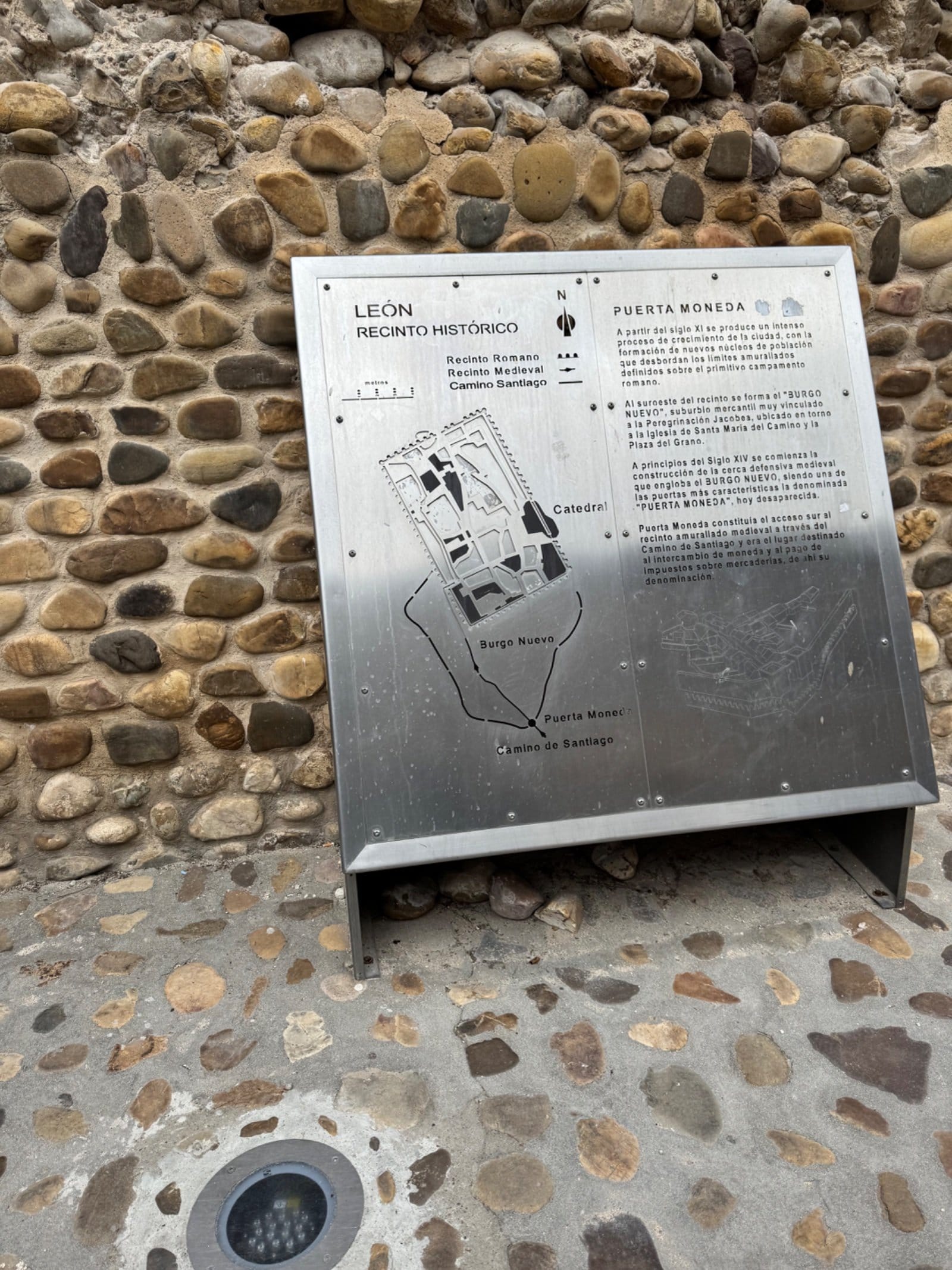 León historical district information plaque
