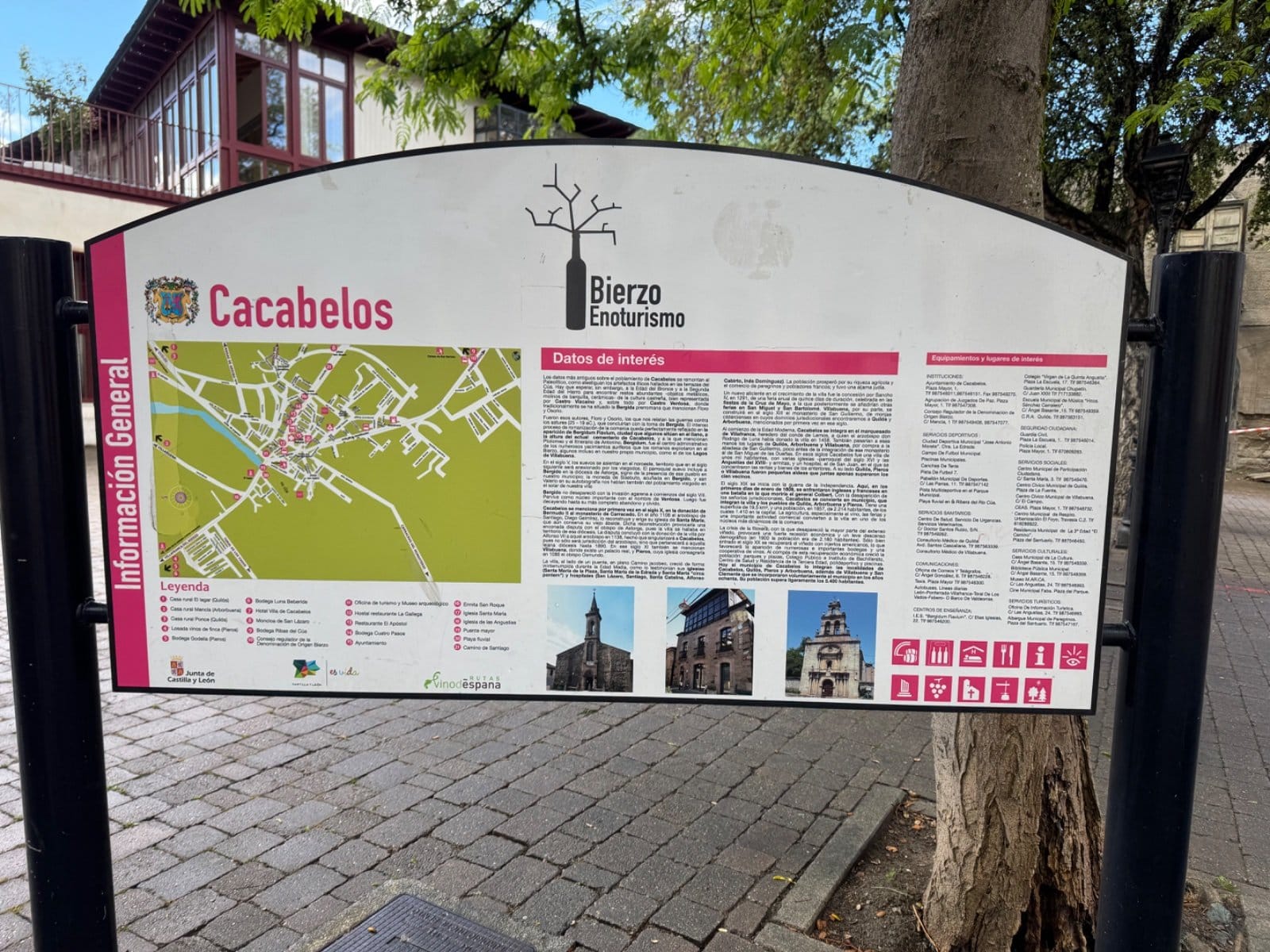 Cacabelos tourist information board in town square